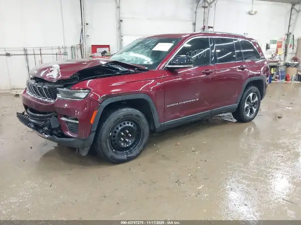 1C4RJYB62R8957488 2024 JEEP GRAND CHEROKEE - Image 2
