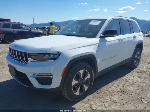 1C4RJYB62R8958527 2024 JEEP GRAND CHEROKEE - Image 2