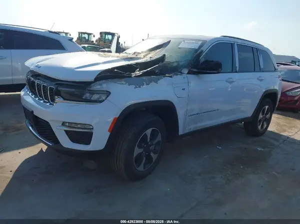 1C4RJYB62RC116381 2024 JEEP GRAND CHEROKEE - Image 2