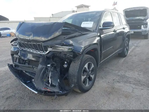 1C4RJYB62RC116929 2024 JEEP GRAND CHEROKEE - Image 2