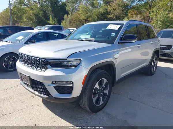 1C4RJYB62RC117725 2024 JEEP GRAND CHEROKEE - Image 2