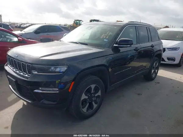 1C4RJYB62RC720626 2024 JEEP GRAND CHEROKEE - Image 2
