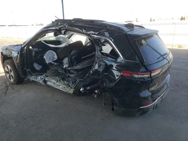 1C4RJYB62S8692951 2025 JEEP GRAND CHEROKEE - Image 2