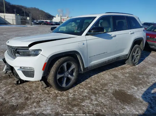 1C4RJYB63P8792404 2023 JEEP GRAND CHEROKEE - Image 2