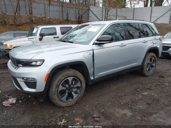 1C4RJYB63R8505162 2024 JEEP GRAND CHEROKEE - Image 2