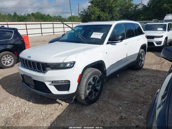 1C4RJYB63R8958052 2024 JEEP GRAND CHEROKEE - Image 2