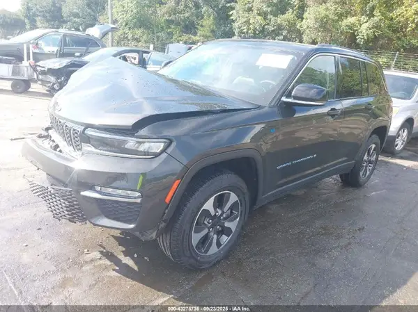 1C4RJYB63R8958083 2024 JEEP GRAND CHEROKEE - Image 2