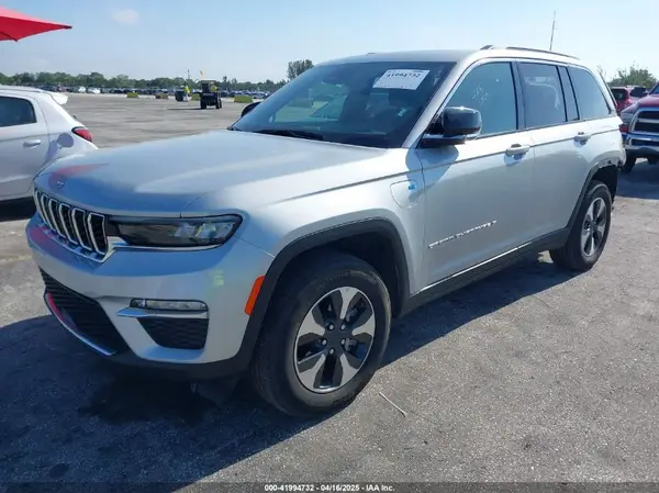 1C4RJYB63RC142763 2024 JEEP GRAND CHEROKEE - Image 2