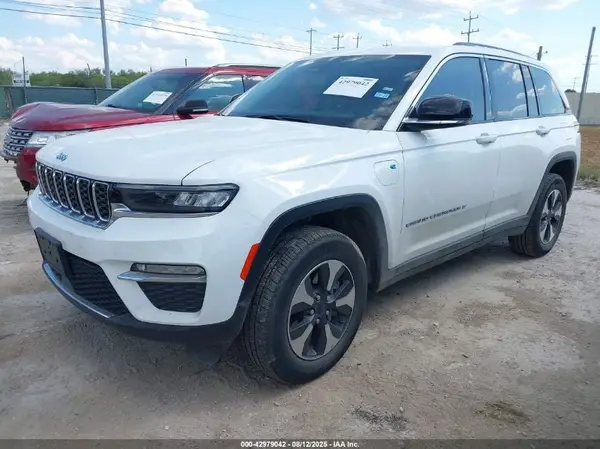 1C4RJYB63RC720621 2024 JEEP GRAND CHEROKEE - Image 2