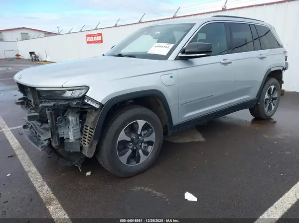 1C4RJYB64R8516820 2024 JEEP GRAND CHEROKEE - Image 2