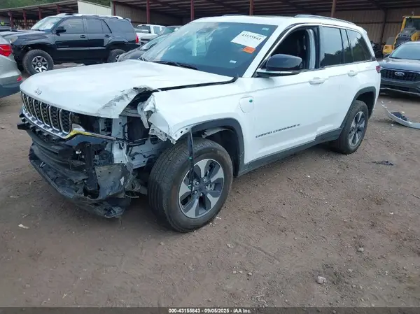 1C4RJYB64R8518390 2024 JEEP GRAND CHEROKEE - Image 2