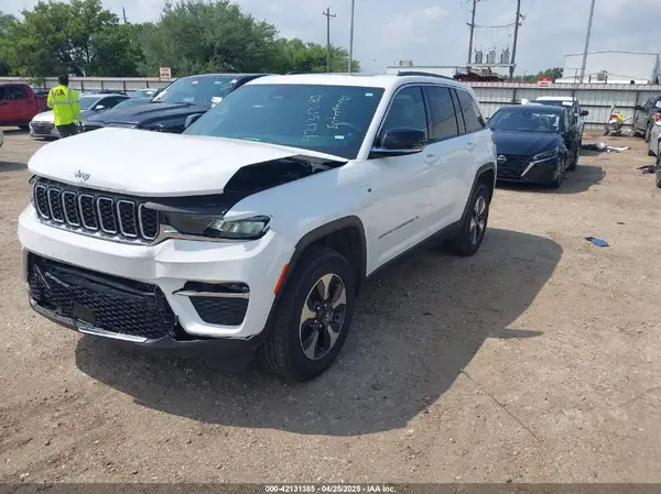 1C4RJYB64R8518793 2024 JEEP GRAND CHEROKEE - Image 2