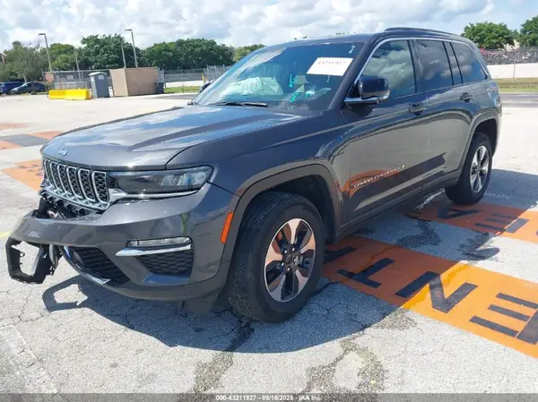 1C4RJYB64R8520771 2024 JEEP GRAND CHEROKEE - Image 2