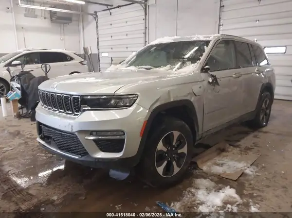 1C4RJYB64R8532189 2024 JEEP GRAND CHEROKEE - Image 2