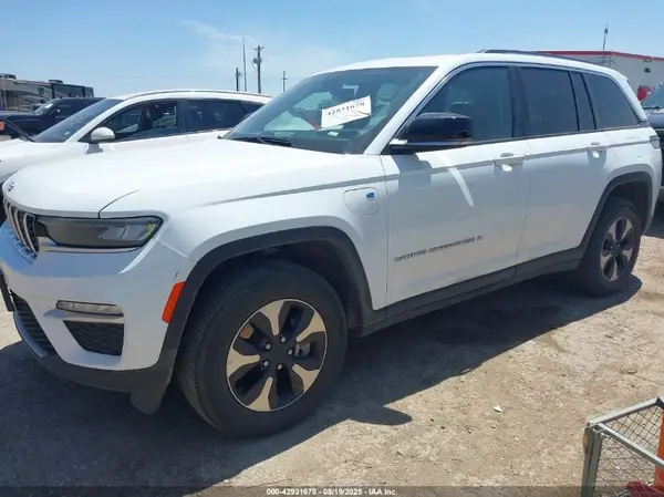 1C4RJYB64R8958058 2024 JEEP GRAND CHEROKEE - Image 2
