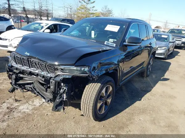1C4RJYB64RC105933 2024 JEEP GRAND CHEROKEE - Image 2