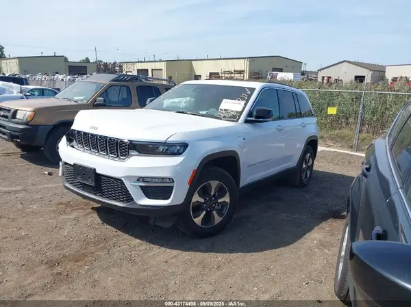1C4RJYB64S8700144 2025 JEEP GRAND CHEROKEE - Image 2