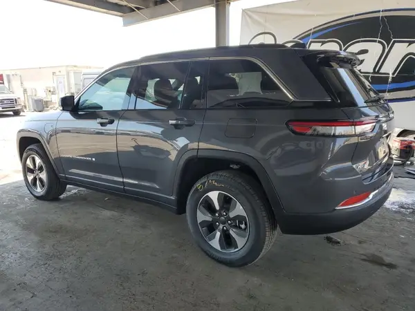1C4RJYB64S8700743 2025 JEEP GRAND CHEROKEE - Image 2
