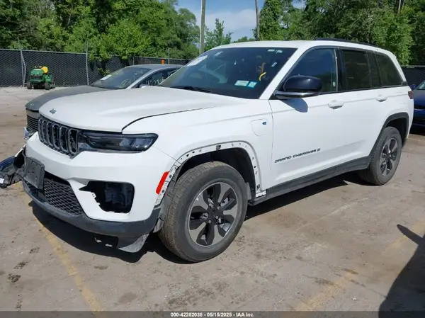 1C4RJYB65RC158401 2024 JEEP GRAND CHEROKEE - Image 2