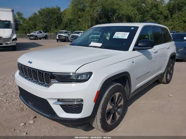 1C4RJYB65RC720300 2024 JEEP GRAND CHEROKEE - Image 2