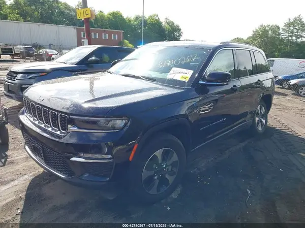 1C4RJYB66P8788220 2023 JEEP GRAND CHEROKEE - Image 2