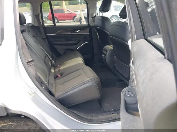 1C4RJYB66PC649556 2023 JEEP GRAND CHEROKEE - Image 8