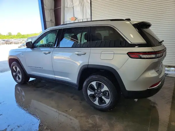 1C4RJYB66PC664834 2023 JEEP GRAND CHEROKEE - Image 2