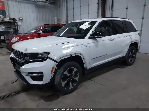 1C4RJYB66R8520674 2024 JEEP GRAND CHEROKEE - Image 2