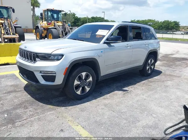 1C4RJYB66RC125486 2024 JEEP GRAND CHEROKEE - Image 2