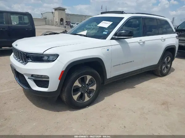 1C4RJYB67R8520733 2024 JEEP GRAND CHEROKEE - Image 2