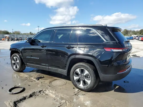 1C4RJYB67R8957597 2024 JEEP GRAND CHEROKEE - Image 2