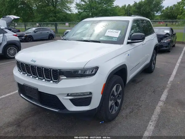 1C4RJYB68P8775243 2023 JEEP GRAND CHEROKEE - Image 2