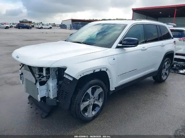 1C4RJYB68PC588775 2023 JEEP GRAND CHEROKEE - Image 2