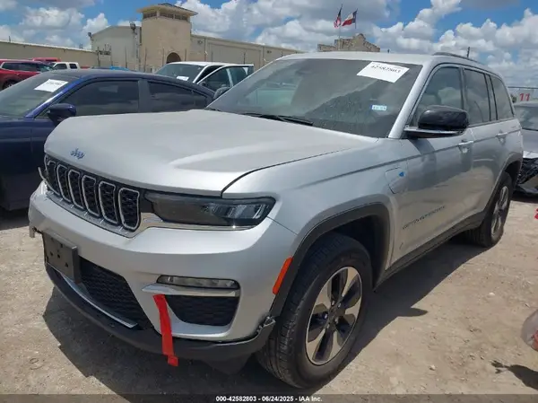1C4RJYB68R8516819 2024 JEEP GRAND CHEROKEE - Image 2