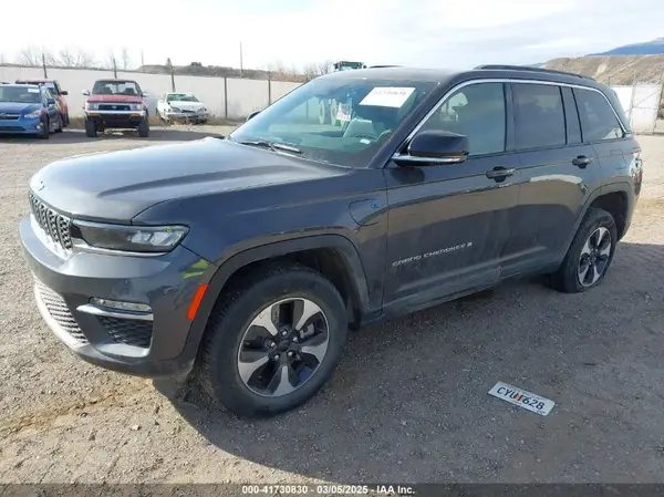 1C4RJYB68R8520563 2024 JEEP GRAND CHEROKEE - Image 2