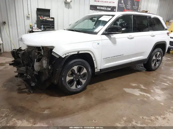 1C4RJYB68R8959391 2024 JEEP GRAND CHEROKEE - Image 2