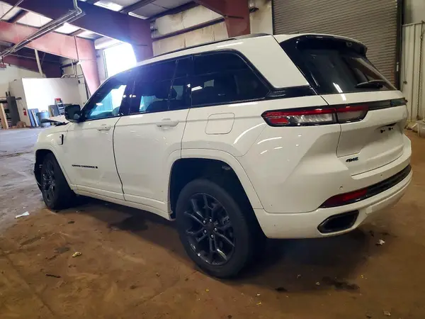 1C4RJYB68S8701040 2025 JEEP GRAND CHEROKEE - Image 2