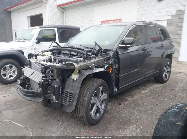 1C4RJYB69PC582211 2023 JEEP GRAND CHEROKEE - Image 2