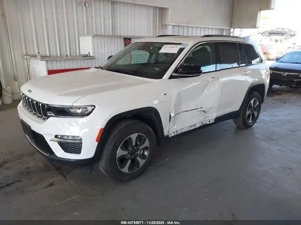 1C4RJYB69PC649812 2023 JEEP GRAND CHEROKEE - Image 2