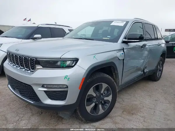 1C4RJYB69R8516697 2024 JEEP GRAND CHEROKEE - Image 2