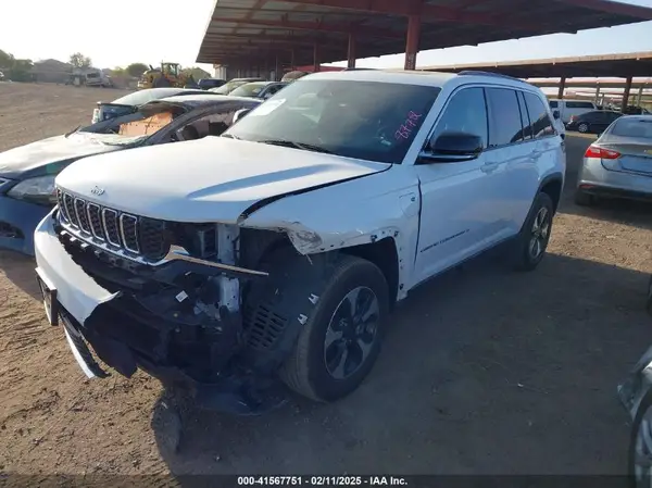 1C4RJYB69R8520605 2024 JEEP GRAND CHEROKEE - Image 2
