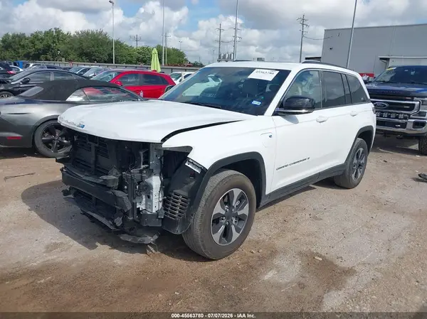 1C4RJYB69R8520927 2024 JEEP GRAND CHEROKEE - Image 2