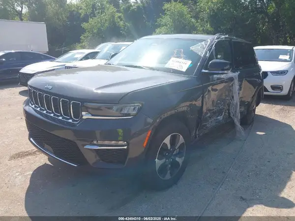 1C4RJYB69R8521088 2024 JEEP GRAND CHEROKEE - Image 2