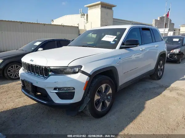 1C4RJYB69R8532060 2024 JEEP GRAND CHEROKEE - Image 2