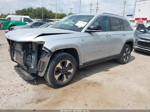 1C4RJYB69R8541695 2024 JEEP GRAND CHEROKEE - Image 2
