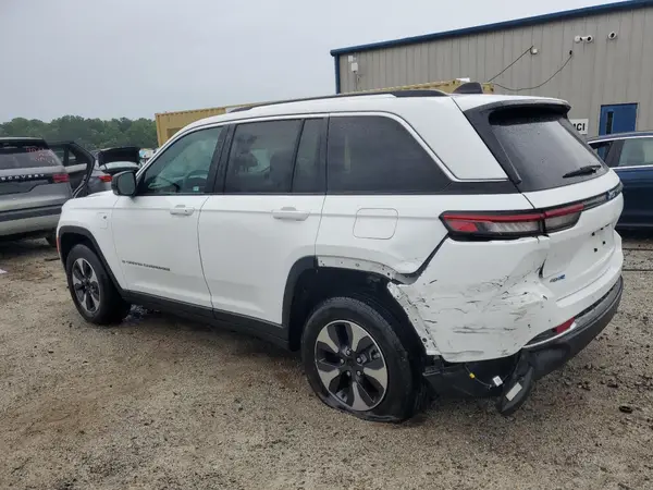 1C4RJYB69R8958900 2024 JEEP GRAND CHEROKEE - Image 2