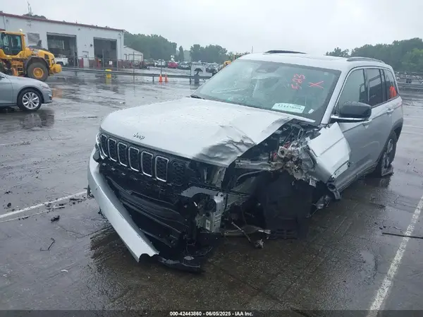 1C4RJYB69RC117334 2024 JEEP GRAND CHEROKEE - Image 2