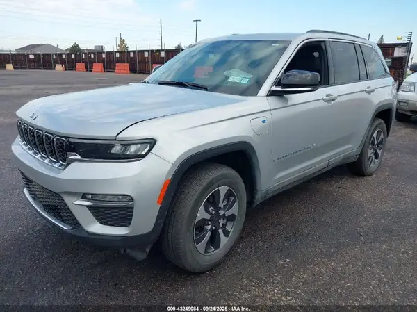 1C4RJYB69RC120525 2024 JEEP GRAND CHEROKEE - Image 2