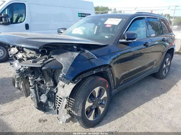 1C4RJYB69RC720381 2024 JEEP GRAND CHEROKEE - Image 2