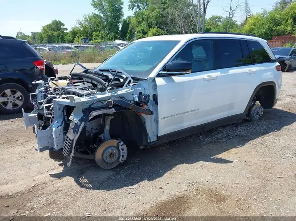 1C4RJYB69S8653631 2025 JEEP GRAND CHEROKEE - Image 2